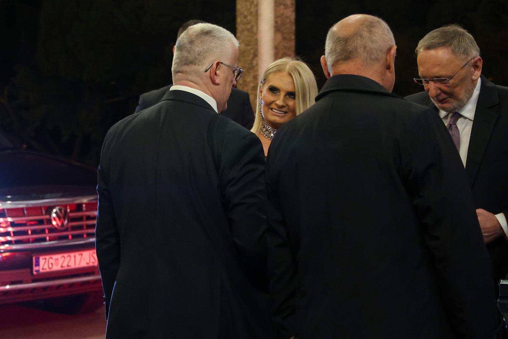 Svadbi su prisustvovali i potpredsjednik Vlade i ministar unutarnjih poslova Davor Božinović te njegova supruga Jasna.