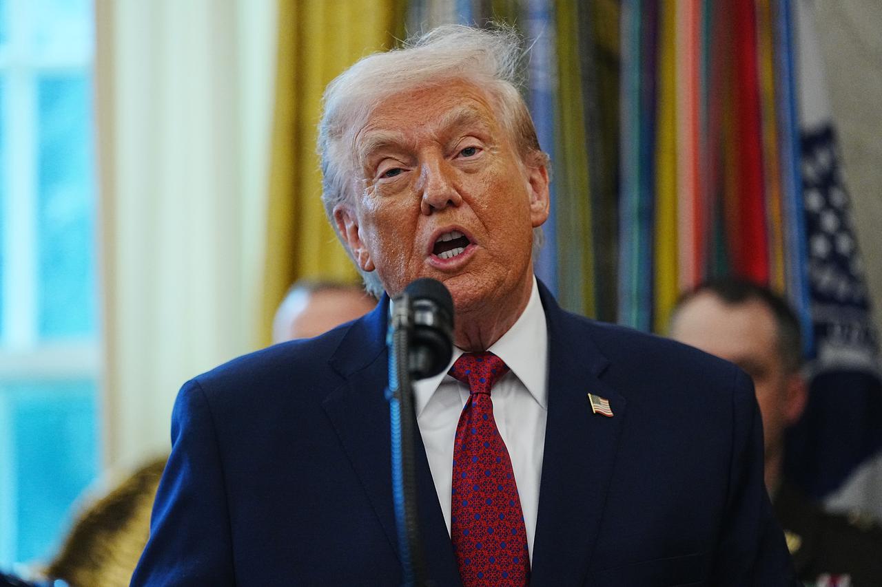 Trump Awards Mexican Border Defense Medal