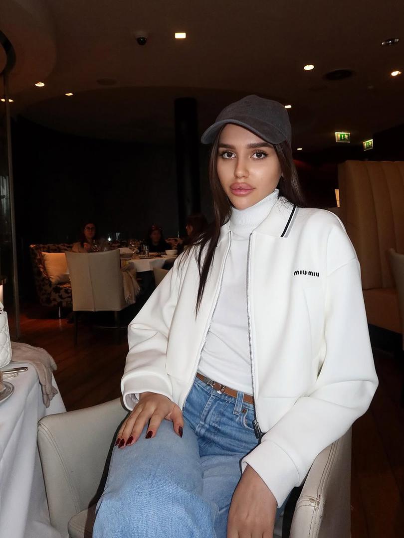 Nedavno se tako pohvalila putovanjem u Austriju i to u društvu starije sestre Une i njezina partnera, a pohvalila se i time da je tamo napravila malu estetsku korekciju.