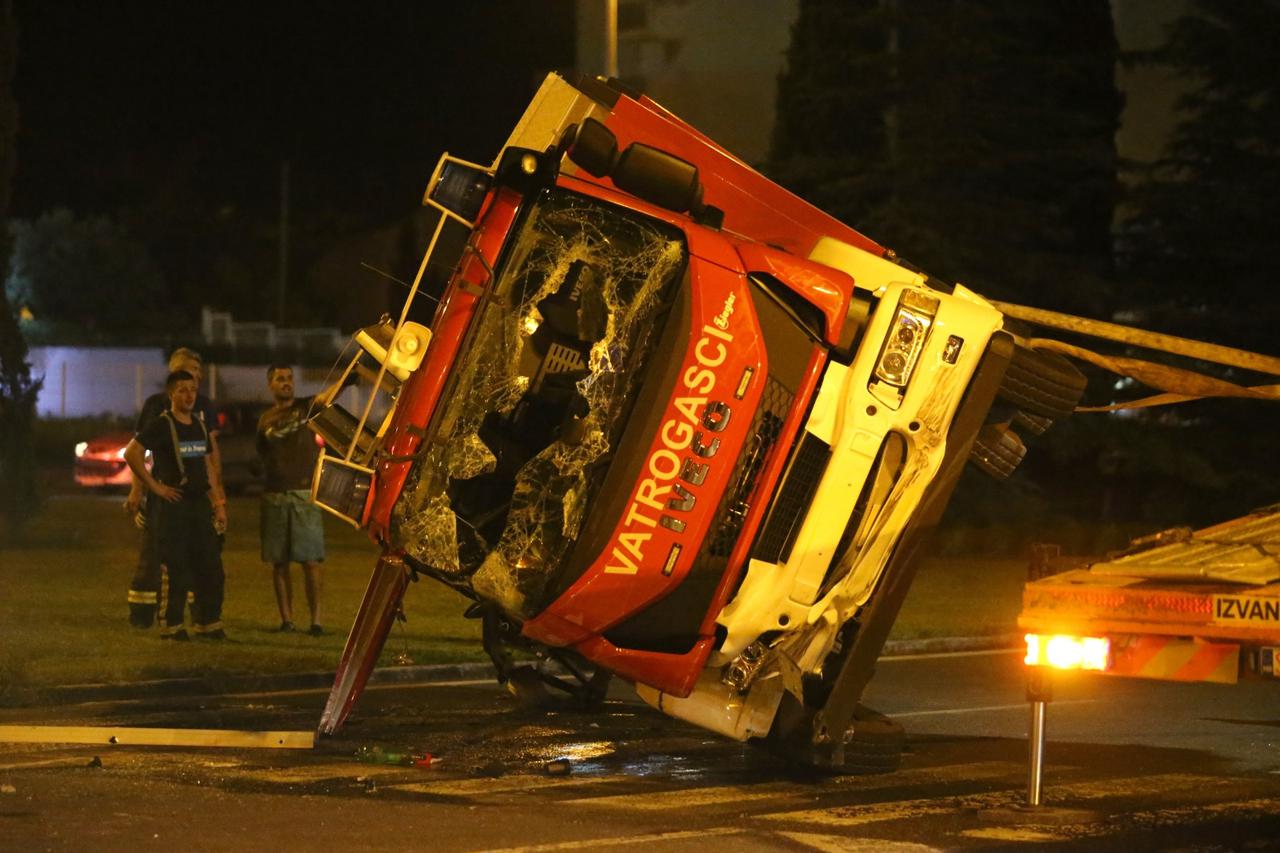 Sudar vatrogasbog vozila i kombija u Splitu
