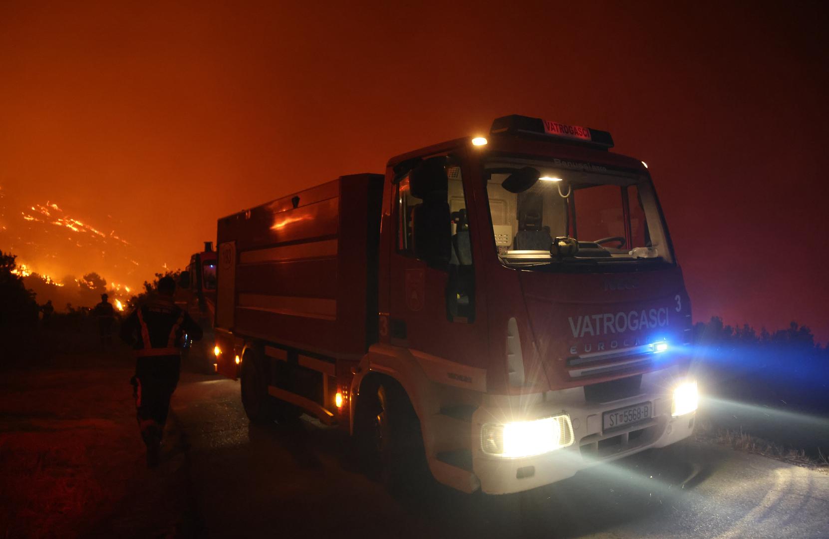 U nastavku pogledajte fotografije požara kod Omiša. 