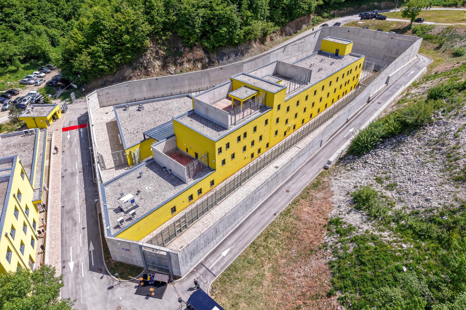 Završen je projekt proširenja i opremanja Kazneno-popravnog zavoda (KPZ) Sarajevo, a novi kompleks od danas je u funkciji punim kapacitetom. 
