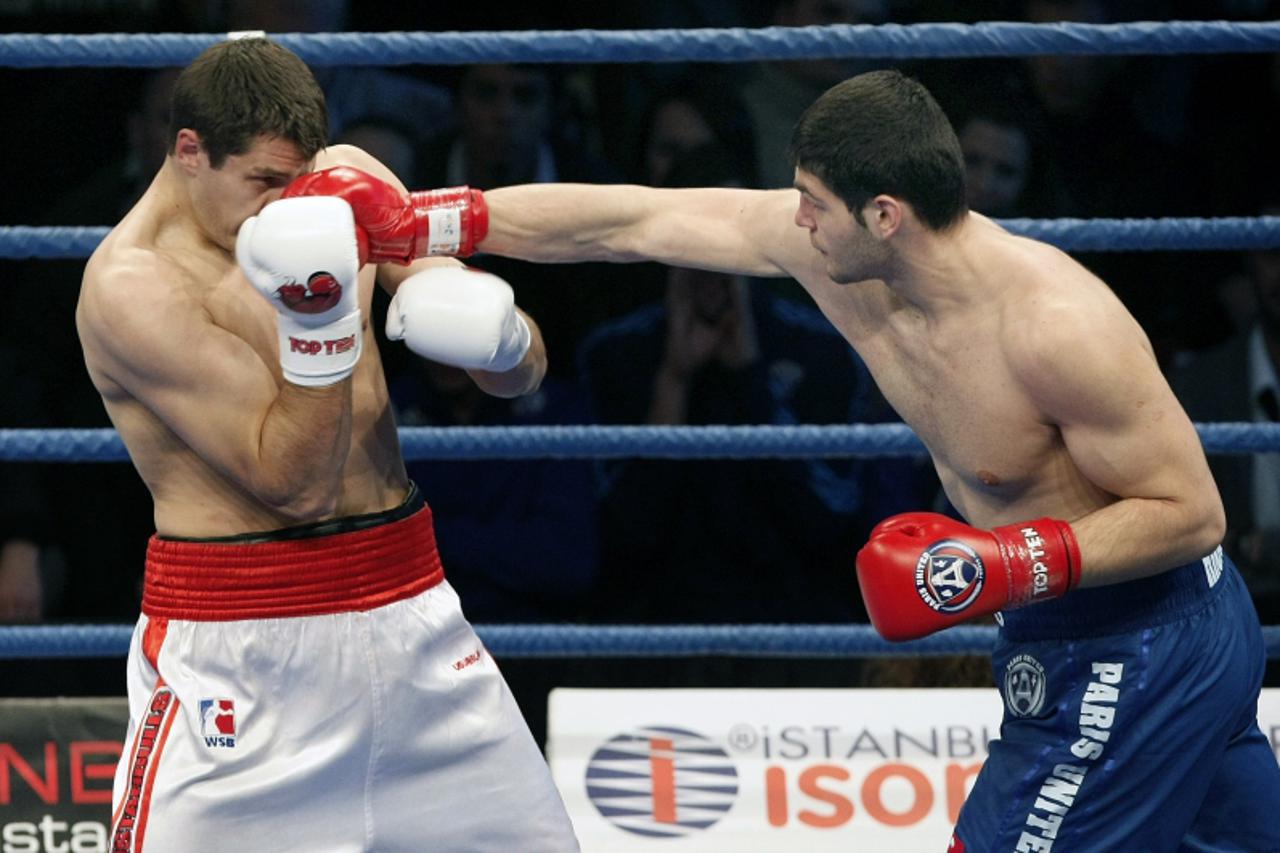 'Istanbulls\'s Oleksiy SIVKO (L) and Paris United\'s Filip HRGOVIC (R) during their World Series of Boxing fight in (+91 kg) at Ahmet Comert Arena in Istanbul, Turkey, Friday, February 25, 2010. Photo