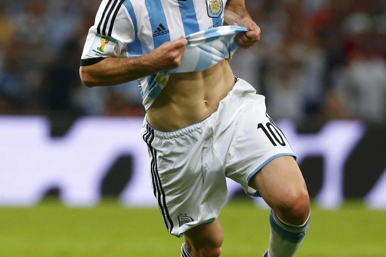 Argentina's Lionel Messi celebrates scoring a goal during the 2014 World Cup Group F soccer match against Bosnia and Herzegovina at the Maracana stadium in Rio de Janeiro June 15, 2014. REUTERS/Michael Dalder (BRAZIL  - Tags: SOCCER SPORT WORLD CUP)      