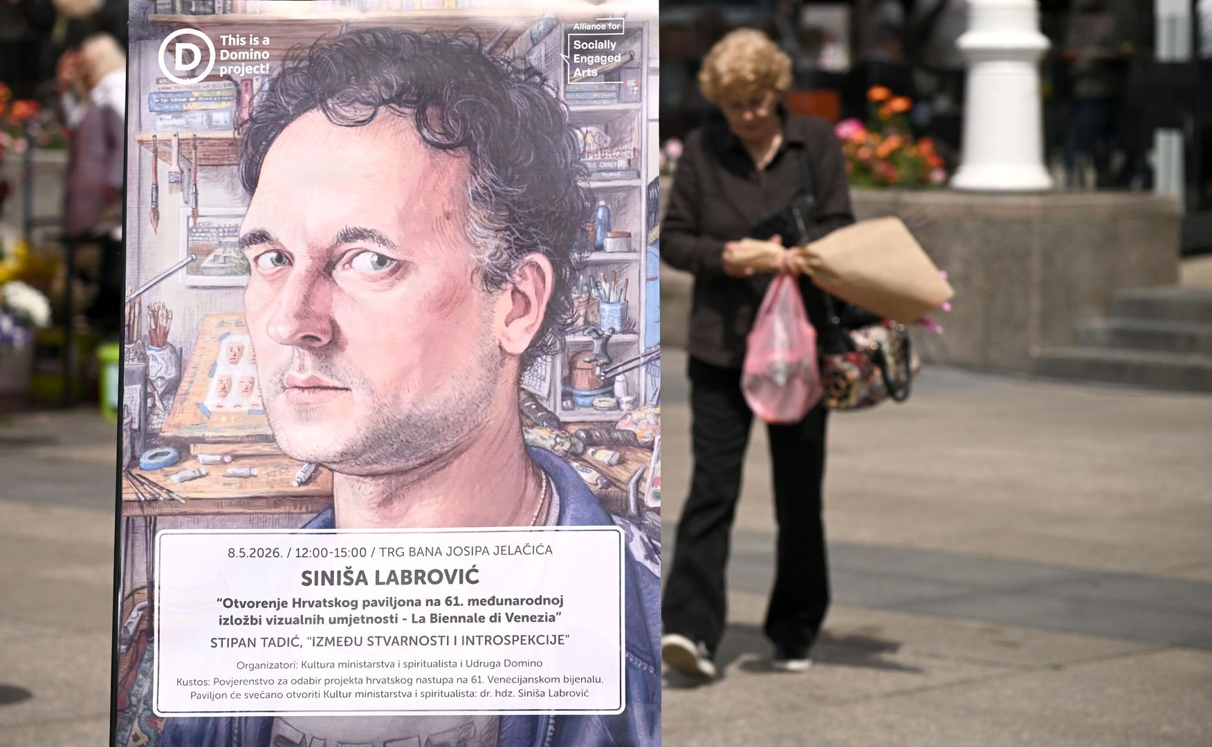 'Predstavio je time rad slikara Stipana Tadića "Između Stvarnosti i Introspekcije" koji je zapravo odabran za predstavljanje Hrvatske u Veneciji, ali intervencijom ministrice kulture u odluku žirija javnog poziva koje je provodilo samo Ministarstvo kulture i medija Republike Hrvatske, pogrešna odluka žirija je ispravljena i u Veneciji se danas Hrvatska predstavlja radom koji hiperrealistički prikazuje kako stvari funkcioniraju u Hrvatskoj – na poziv odozgo', piše Udruga Domino s kojom je performans proveden, u objašnjenju Labrovićevog rada