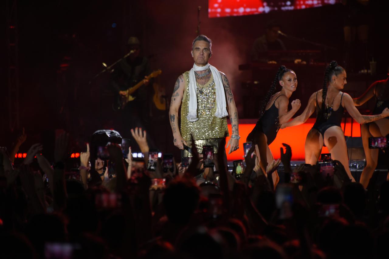 Pula: Robbie Williams održao koncert u popunjenoj pulskoj Areni
