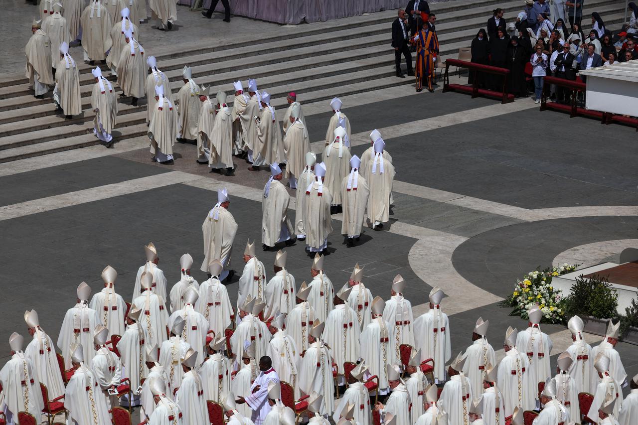 Faithful attend Mass in St. Peter's Square
