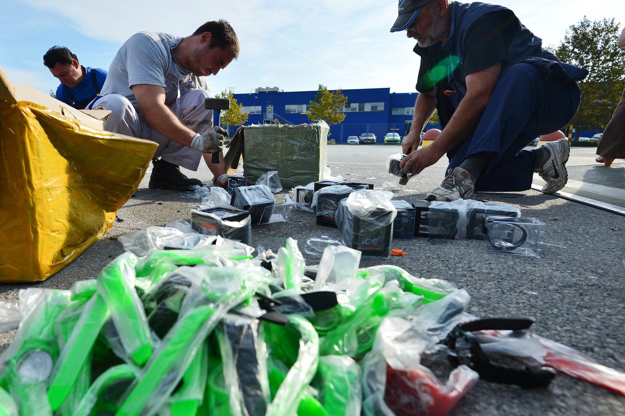 26.09.2013., Zagreb - Carinski sluzbenici unistili su 7700 krivotvorenih Ice-Watch satova. Photo: Marko Prpic/PIXSELL