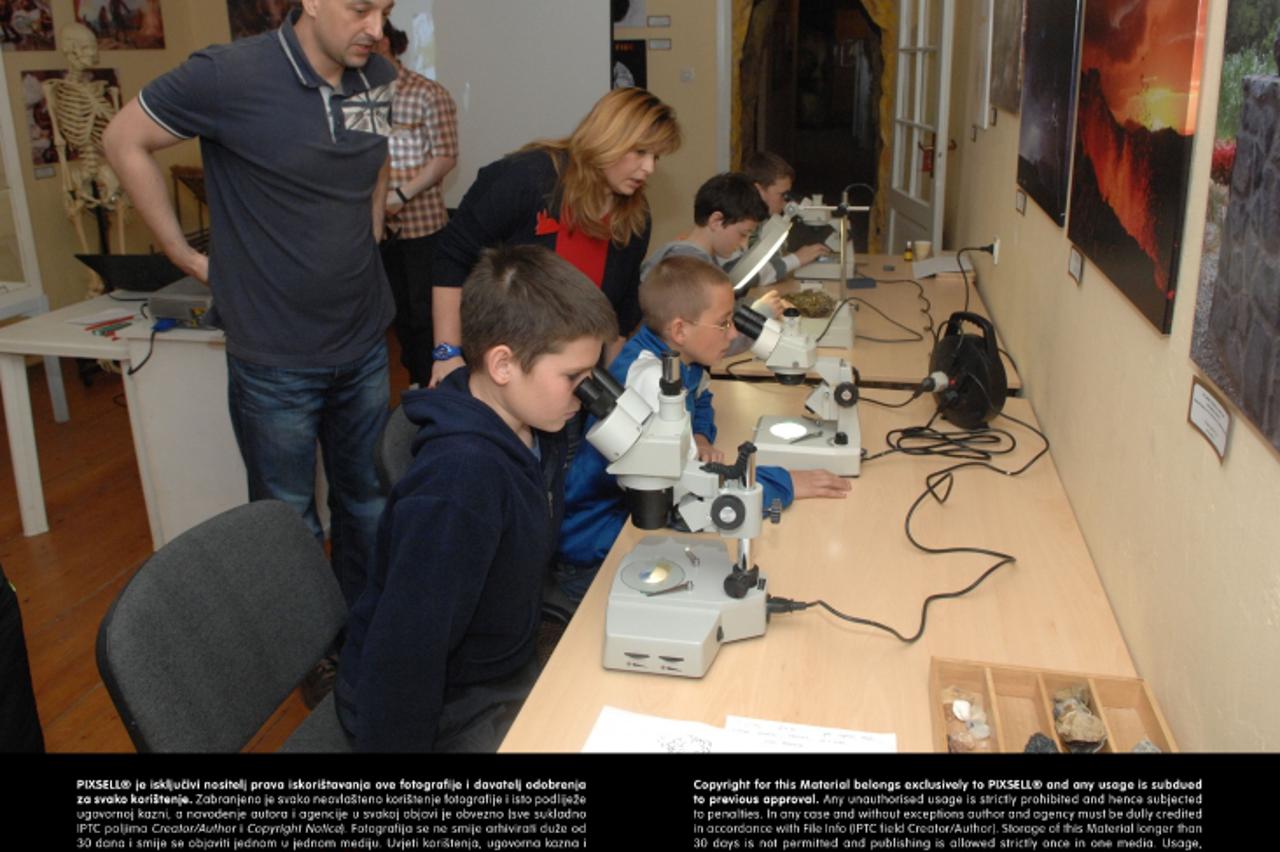 '22.04.2013., Krapina - Povodom Festivala znanosti koji se odrzava ovaj tjedan u Muzeju Krapinskih neandertalaca, odrzana je paleontoloska radionica za ucenike osnovnih skola pod strucnim vodstvom zap