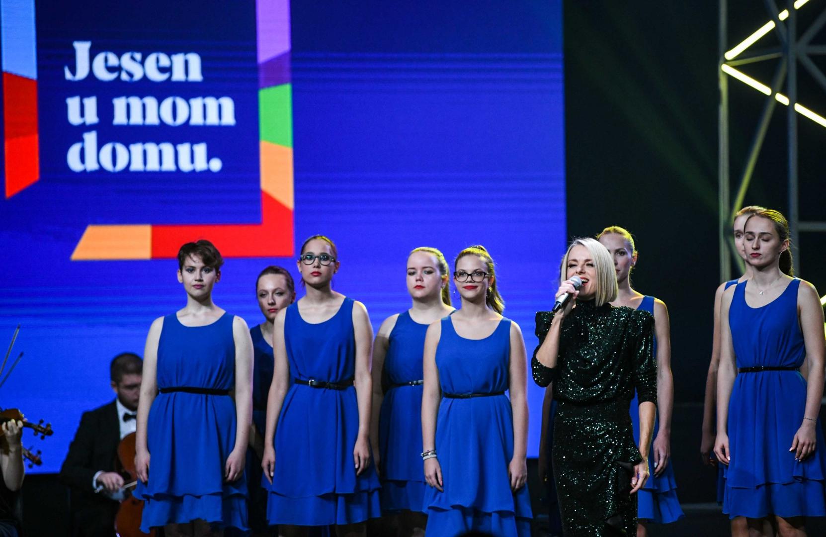 Nakon dokumentarnih minuta slijede i one posvećene domaćim dramskim i dokumentarno-igranim serijama.