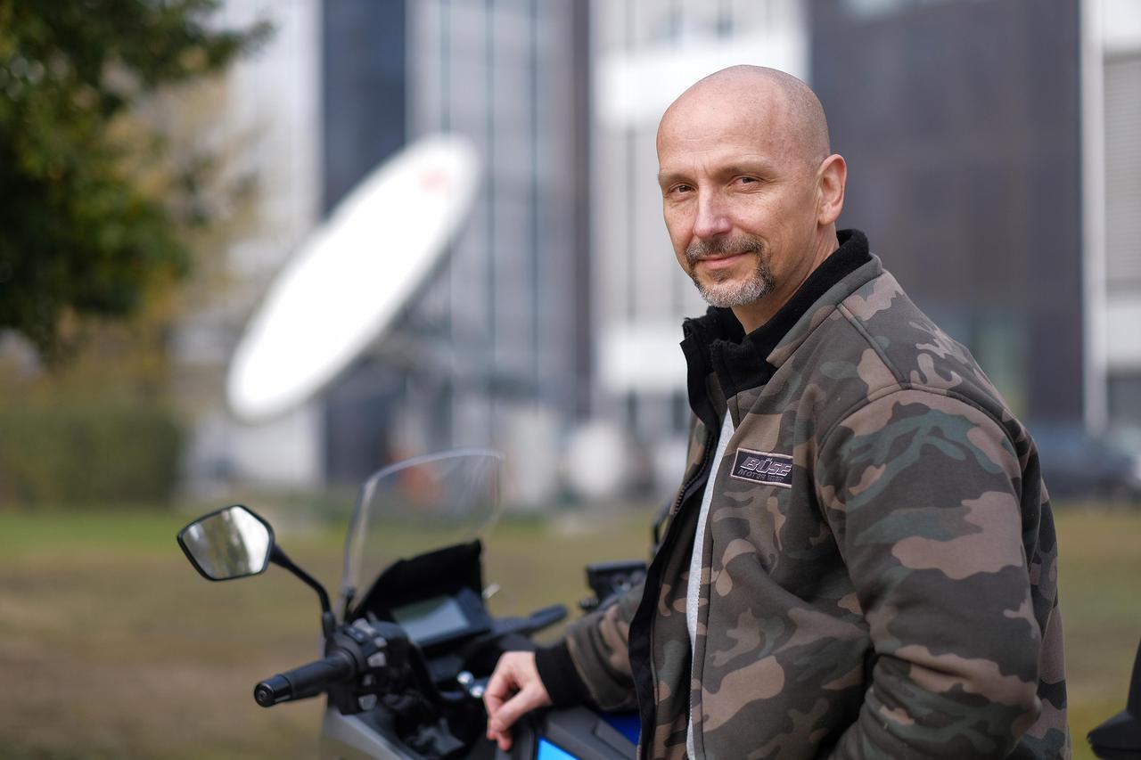 Aleksandar Stanković, voditelj i urednik emisije Nedjeljom u 2