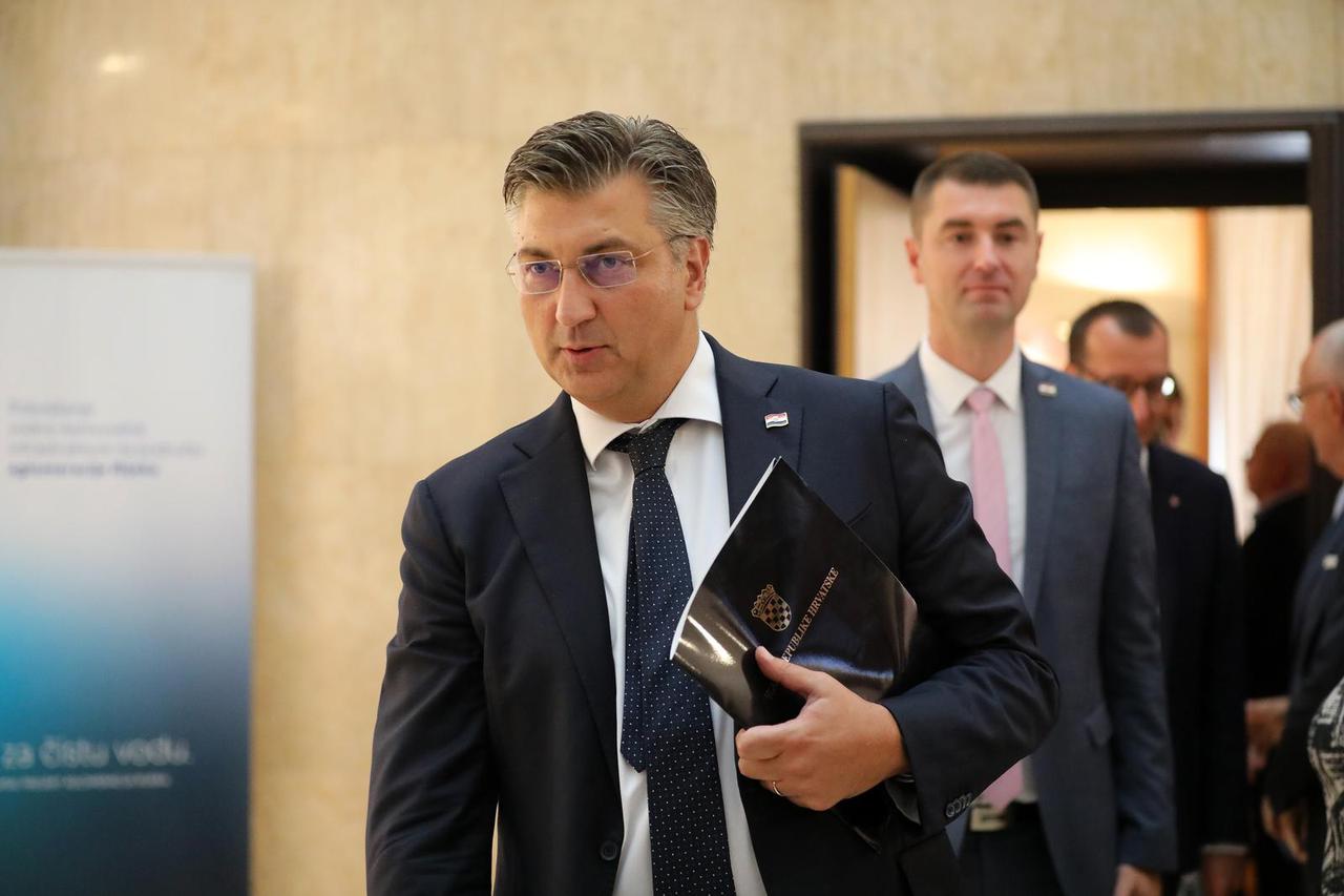 Rijeka: Premijer Plenković i ministri Butković i Filipović  posjetili su grad Rijeku  i sklopili ugovor o  poboljšanju vodno-komunalne infrastrukture 