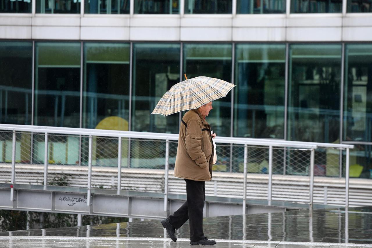 Šibenik: Kišno prijepodne na gradskim ulicama
