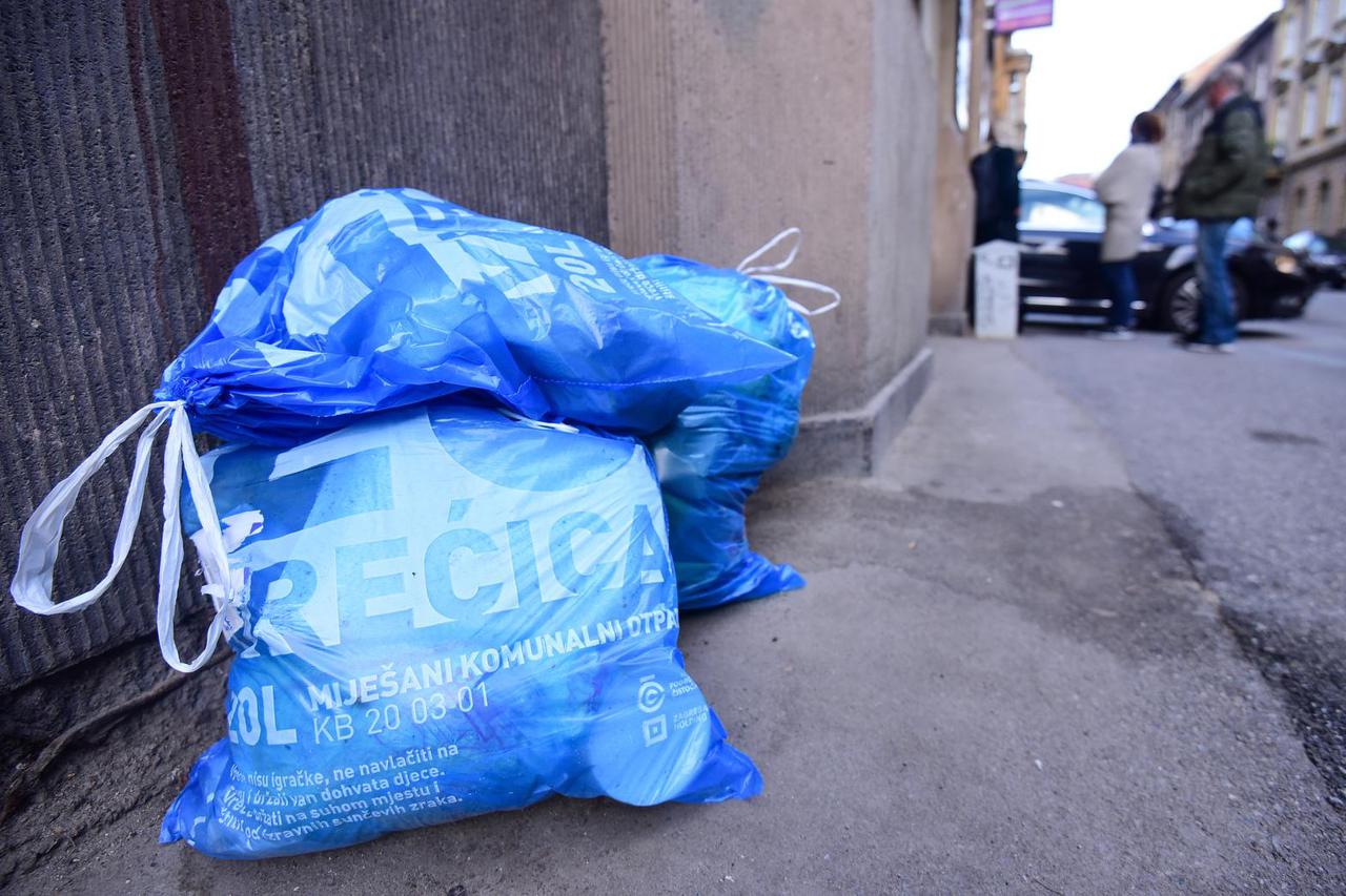 Zagreb: Stanarima Dalmatinske ulice djelatnici Čistoće odvezli kante za otpad