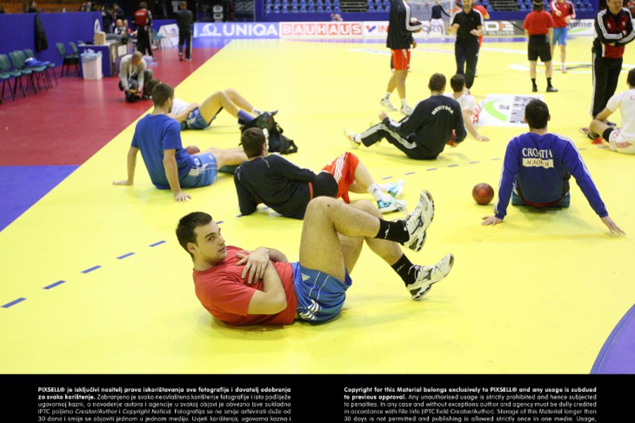 '21.01.2012., Novi Sad, Srbija - Europsko prvenstvo u rukometu. Hrvatska rukometna reprezentacija odradila je trening u dvorani SPENS. Marino Maric. Photo:Antonio Bronic/PIXSELL'