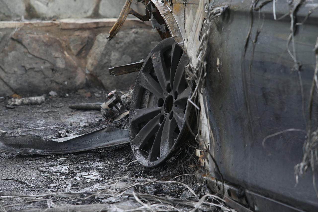 Zagreb: Tijekom noći izgorio BMW