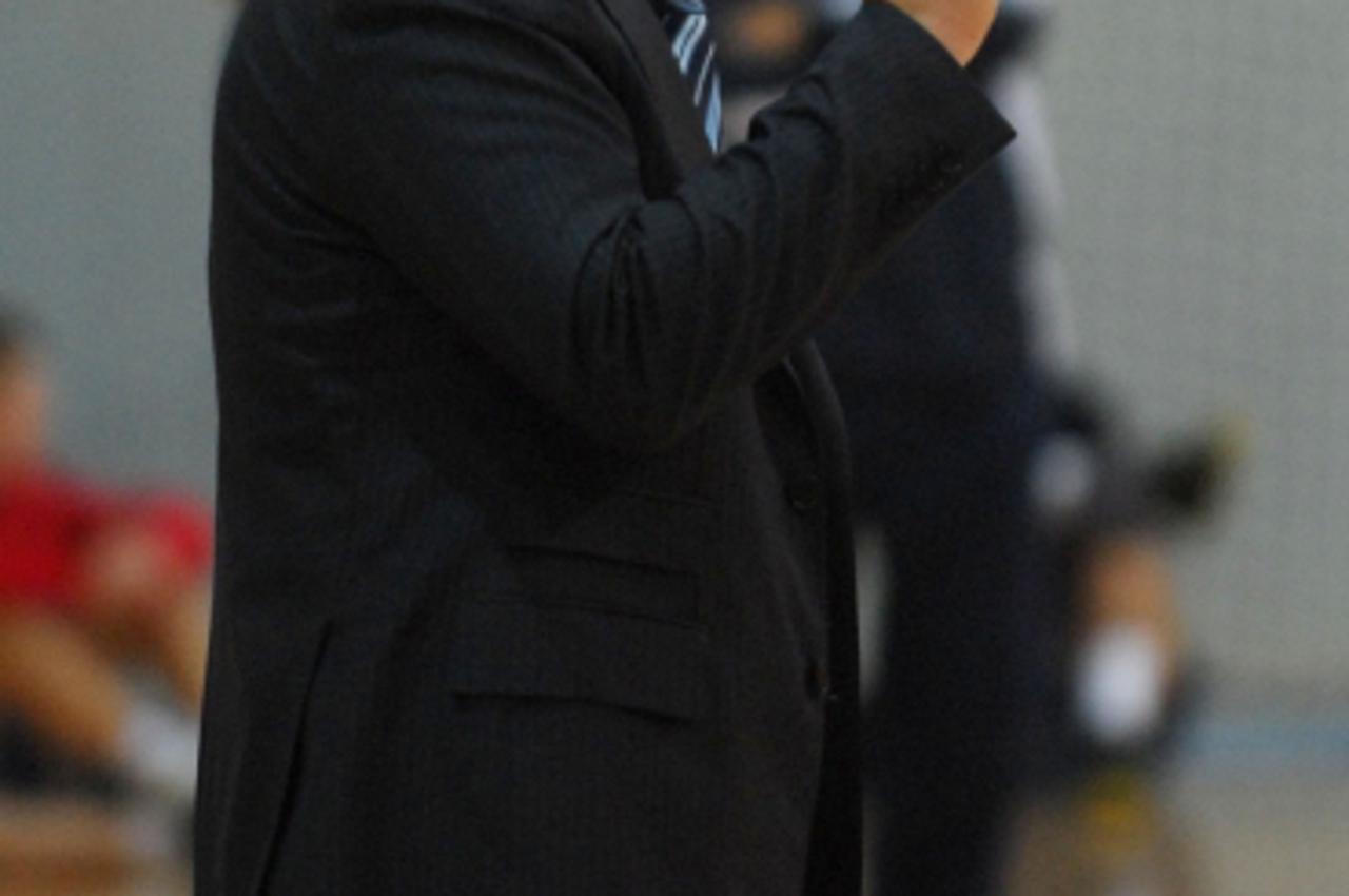 '28.11.2009., Varazdin - 1.A Hrvatska odbojkaska liga,8. kolo, OK Varazdin -   MOK Mursa Pan,trener odbojkaskog kluba Varazdin i izbornik zenske odbojkaske reprezentacije Miroslav Aksentijevic Photo: 