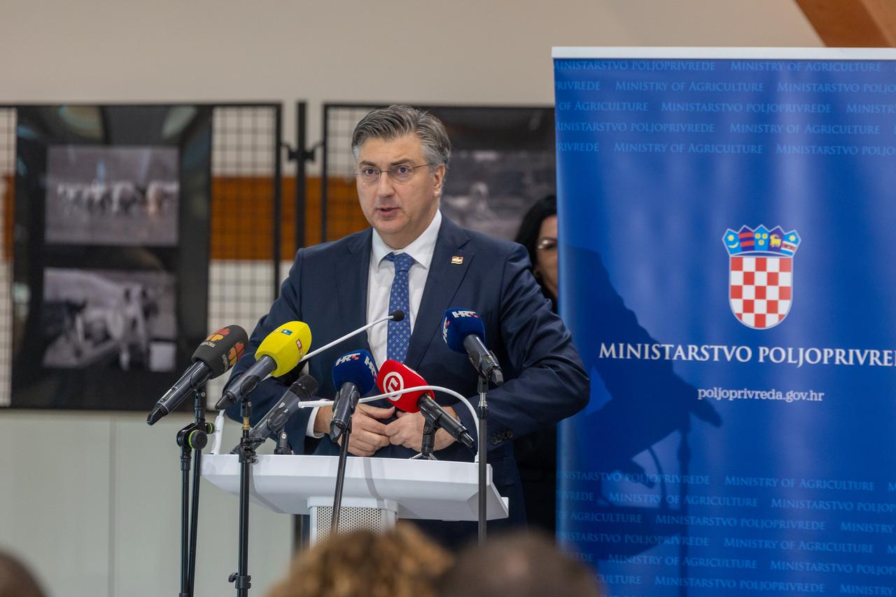 Đakovo: Svečanost uručenja UNESCO-ove povelje - upis na nematerijalni popis svjetske baštine - Lipicanci