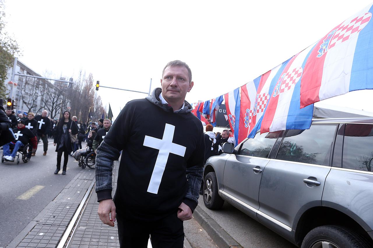 10.12.2014., Zagreb - Hrvatski branitelji koji 52. dan prosvjeduju u braniteljskom satoru ispred Ministarstva branitelja, odrzali su skup pod nazivom 