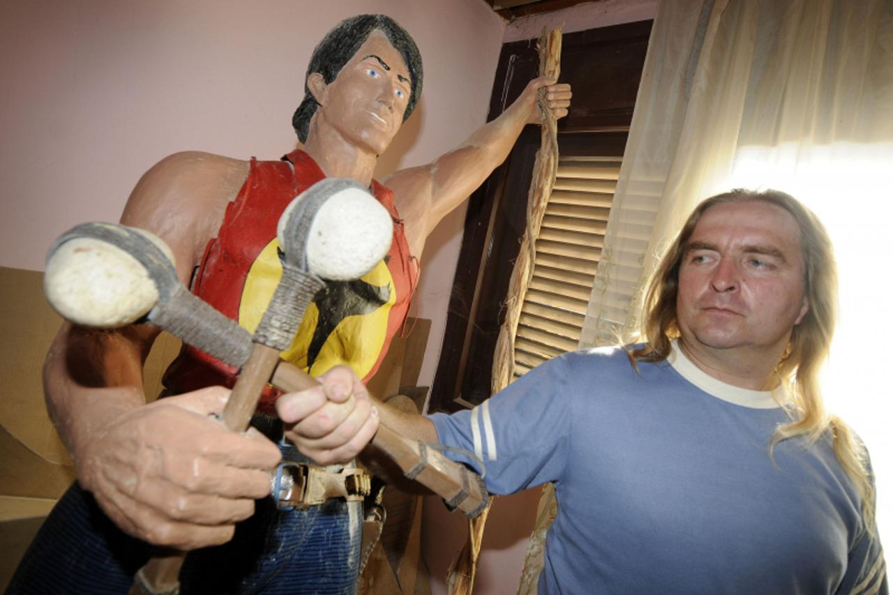 '12.07.2011., Donja Dubrava- Branko Lisjak cijelu je kucu pretvorio u Divlji zapad. Opcinjen je kaubojima, indijancima i Zagorom. Photo: Vjeran Zganec-Rogulja/PIXSELL'