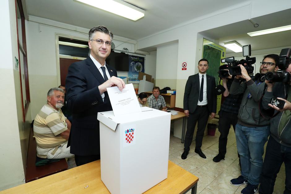 Premijer Andrej Plenković dao svoj glas na izborima za Europski parlament