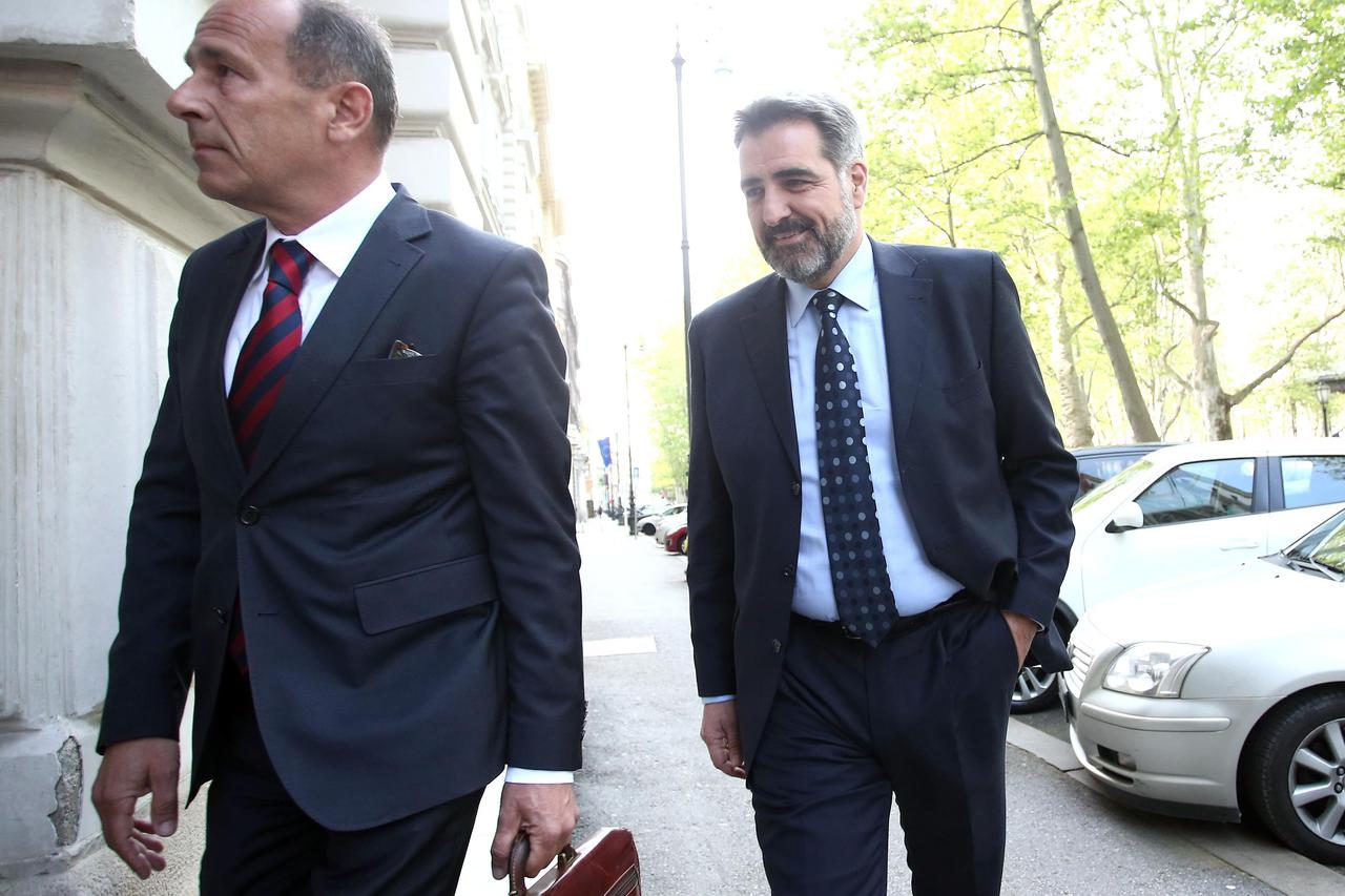 22.04.2016., Zagreb - Nadan Vidosevic i njegov odvjetnik Drazen Delac dolaze na Zupanijski sud gdje ce Optuzno vijece odluciti o optuznici protiv Nadana Vidosevica i ostalih. U tzv. aferi Remorker Nadana Vidosevica se tereti da je s jos osam osoba Hrvatsk