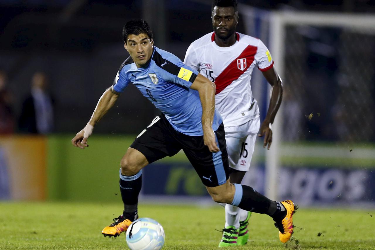 Football Soccer - Uruguay v Peru - World Cup Qualifiers - Centenario stadium - Montevideo, Uruguay. 29/3/16. Uruguay's Luis Suarez and Peru's Christian Ramos.  REUTERS/Andres Stapff  Picture Supplied by Action Images