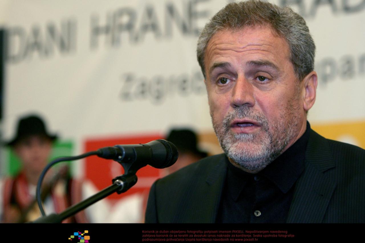 '13.10.2012., Zagreb - Gradonacelnik Milan Bandic i zagrebacki zupan Stjepan Kozic otvorili su na Bocarskom domu izlozbeno-prodajni sajam Dani hrane i tradicijskih proizvoda. Vise od 50 obrtnika, zana