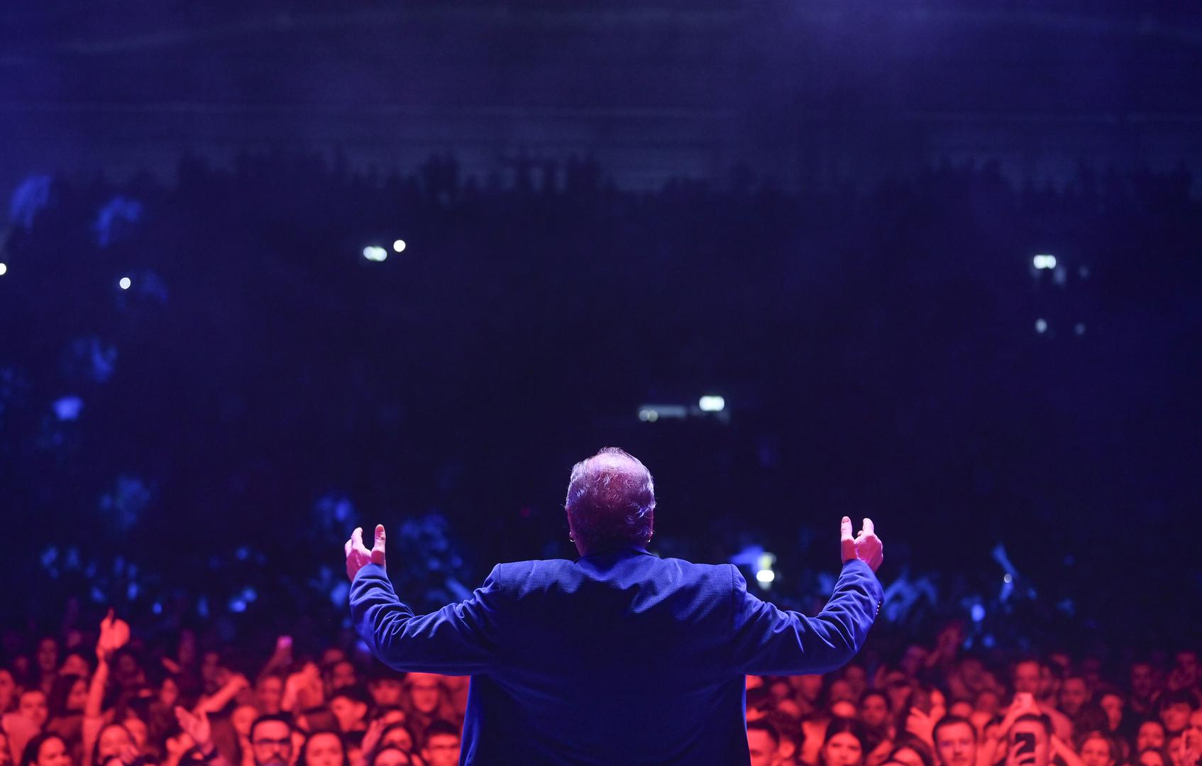 09.12.2023., Frankfurt - Hrvatska Noc , spektakularan koncert u Frankfurtu , 10 izvođača,10 sati glazbenog programa za 13 000 posjetitelja.  Najvece je okupljanje Hrvata i njihovih prijatelja u iseljenistvu . Dogadjaj na koji se ceka cijelu godinu. Na koncertu u Frankfurtu  veceras nastupaju najvece hrvatske glazbene zvijezde:  Petar Grašo, Prljavo kazaliste, Jole, Jelena Rozga, Mate Bulic, Zlatko Pejaković, Crvena jabuka, Miroslav Škoro, Mladen Grdovic, Sinisa Vuco. Tisuce Hrvata i njihovih gostiju  koji u Frankfurt dolaze iz Novog Zelanda , SAD , Europe i cijelog svijeta .  Photo: Igor Soban/PIXSELL