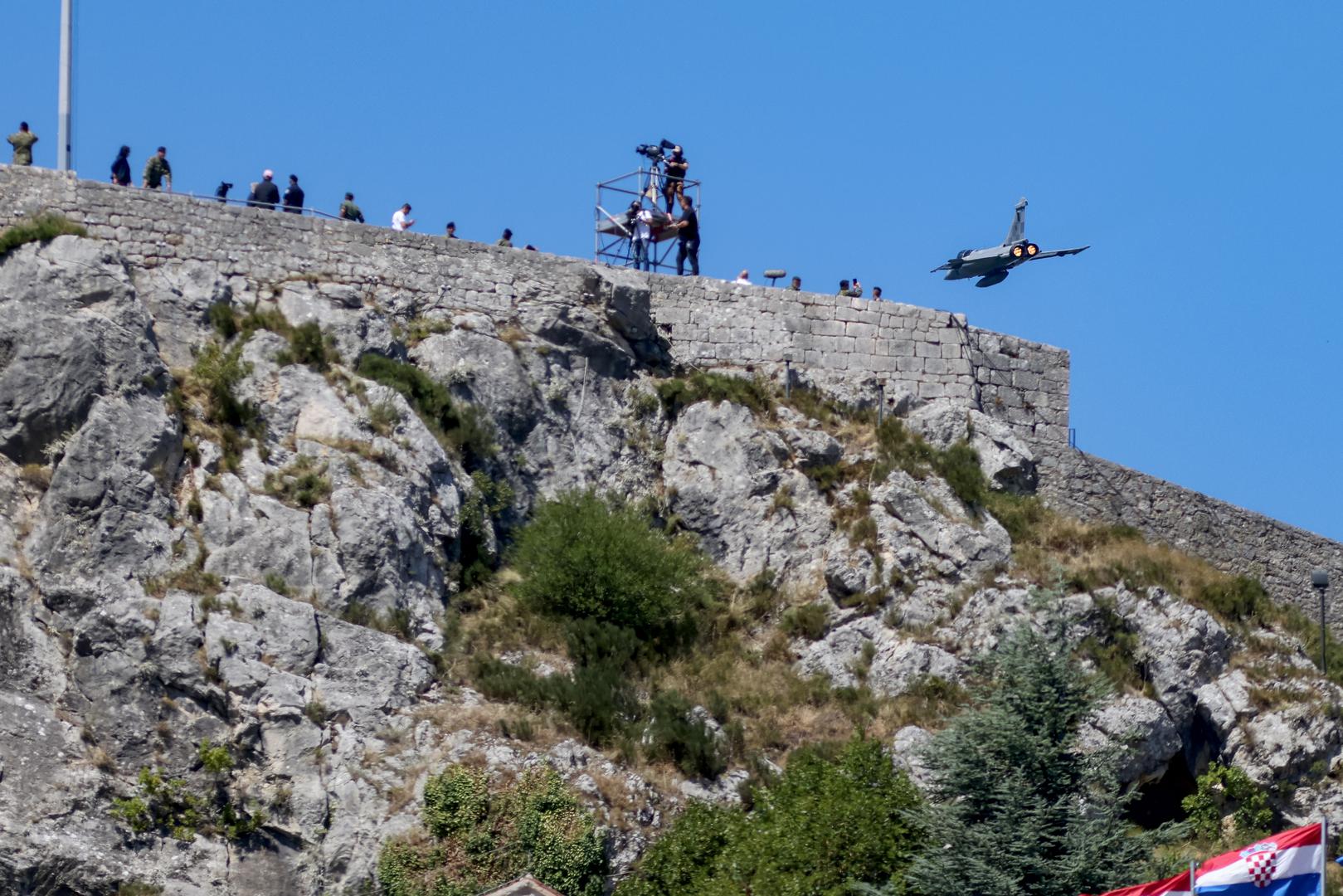 U pobjedničkom gradu održan je svečani program uz prisustvo najviših državnih i vojnih dužnosnika te velikog broja građana.

