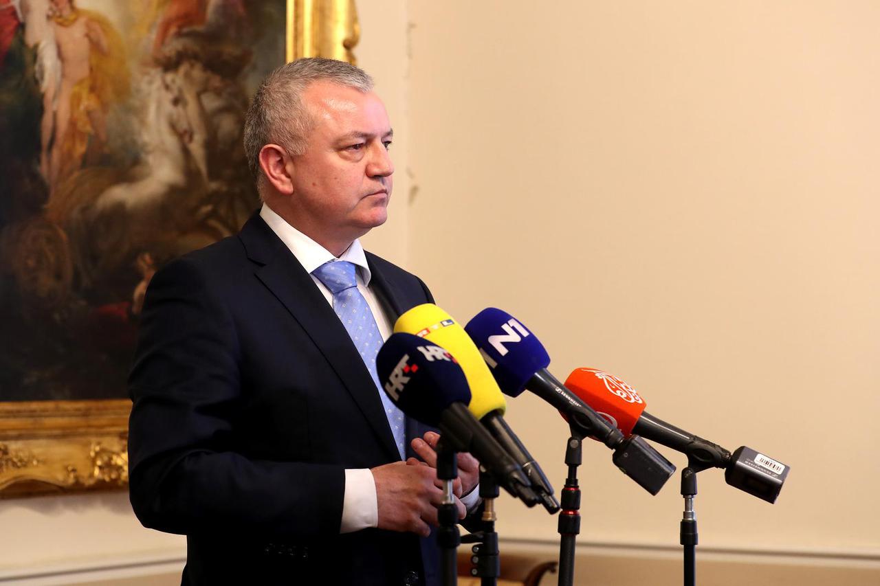 Ministar Horvat o obnovi: Potpisano 30 ugovora sa stradalnicima