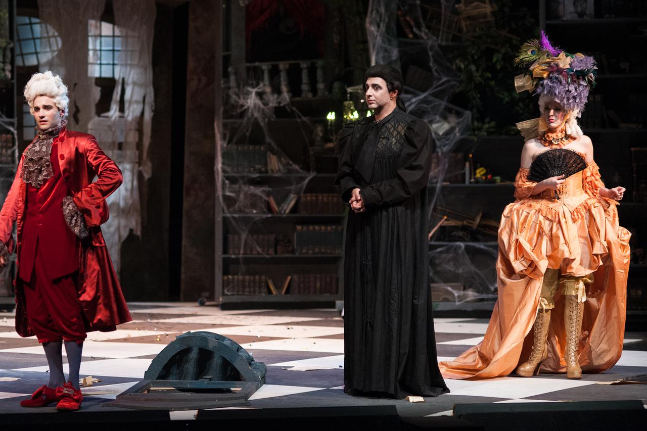 Filip Križan Kao Mozart, Enes Vejzović kao Salieri i Nataša Janjić Lokas kao Mozartova Constanze