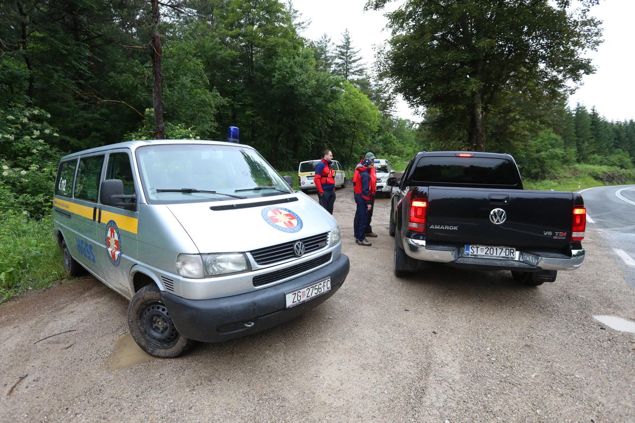 Rakovica: HGSS dronom pronašao nestalu cessnu