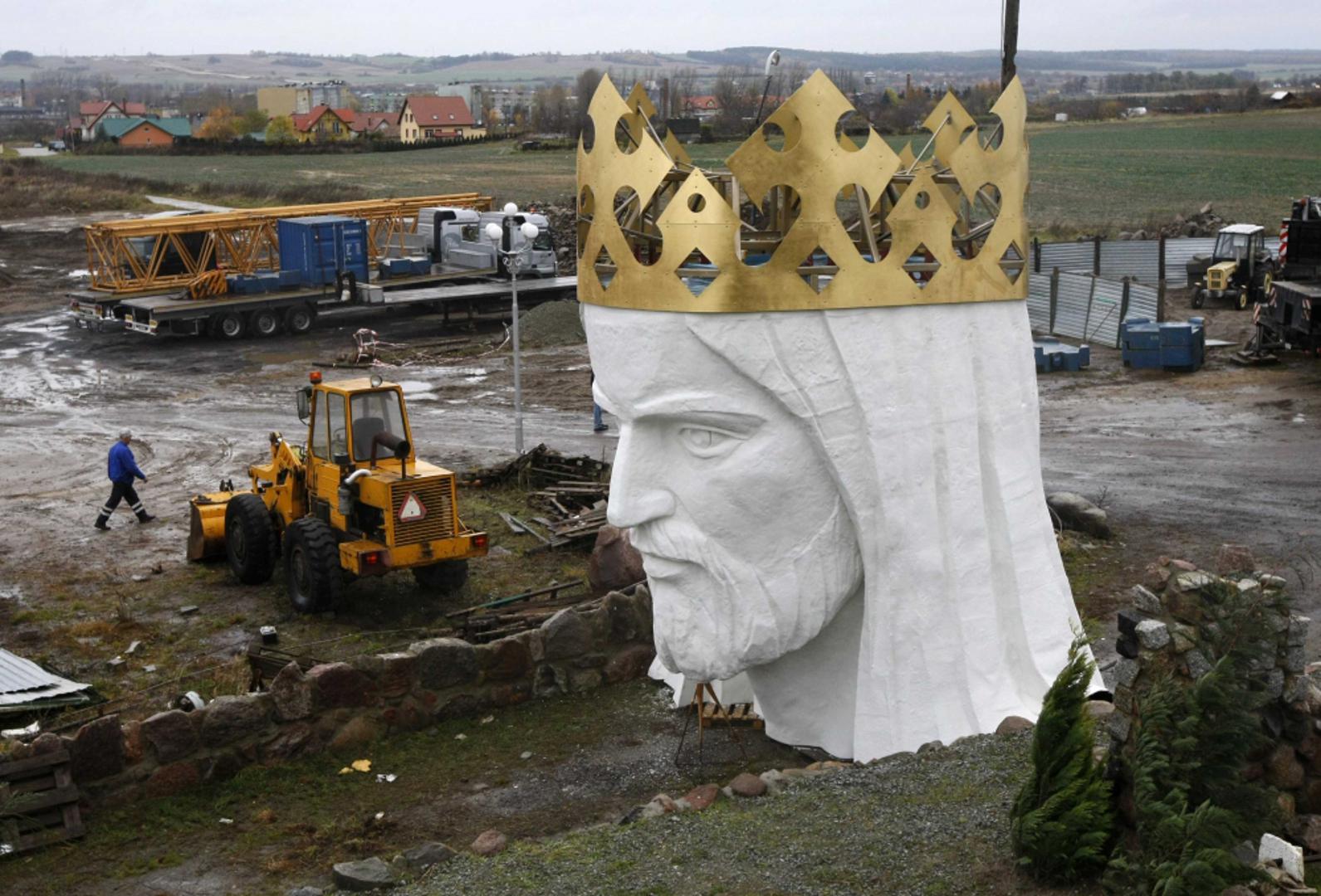 статуя христа царя в польше