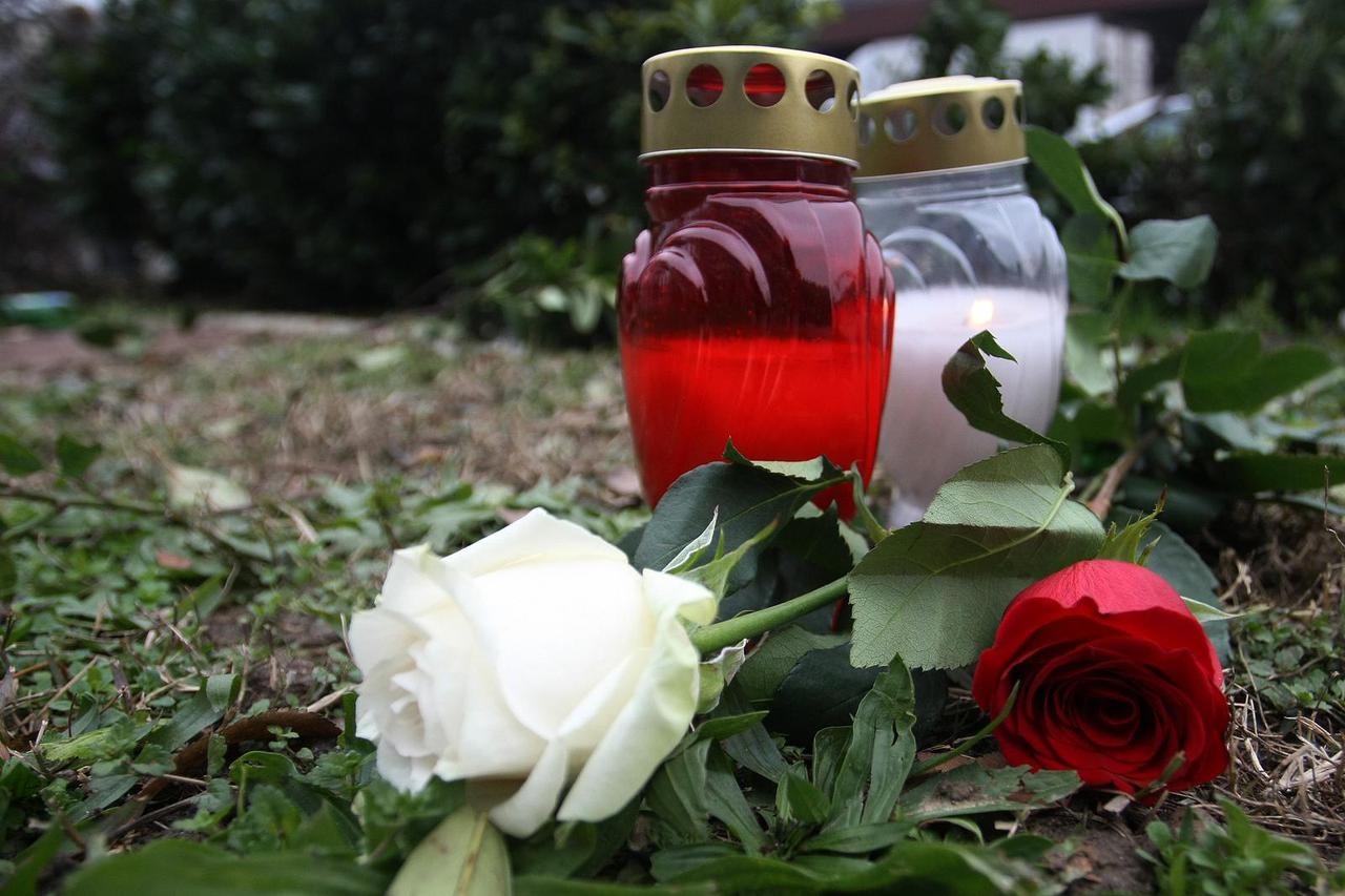 Zagreb: Cvije?e i zapaljene svije?e na mjestu gdje su tragi?no poginuli otac i sin