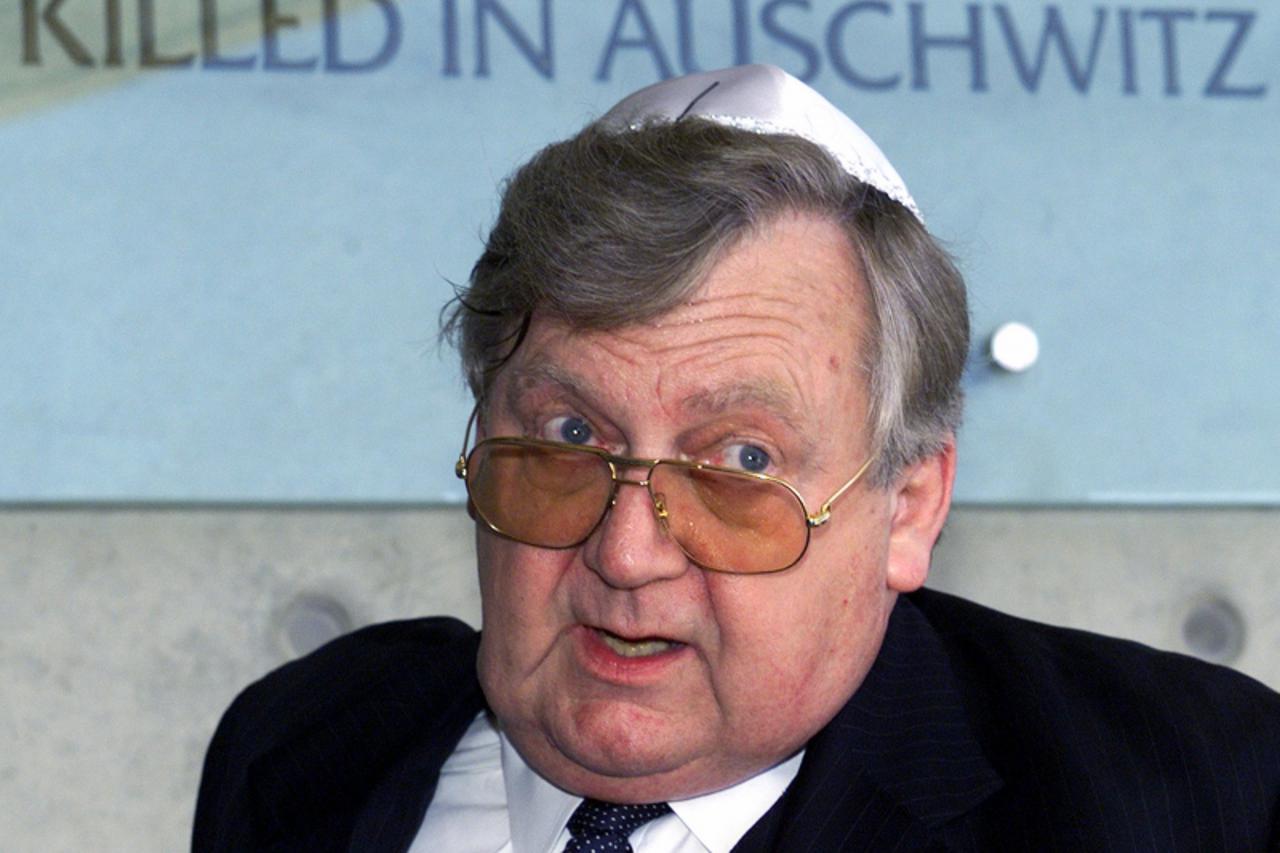 \'Lawrence Eagleburger, head of the International Commission of Holocaust Era Claims and former U.S. secretary of state, speaks about the World War II slaughter of six million Jews at the end of a vis