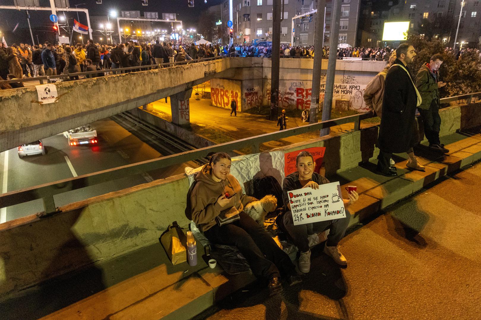 Za one koji će prenoćiti na ulicama podignuti su i šatori, a organizacija je uspjela sakupiti i novce koji su osigurali njihove obroke. 