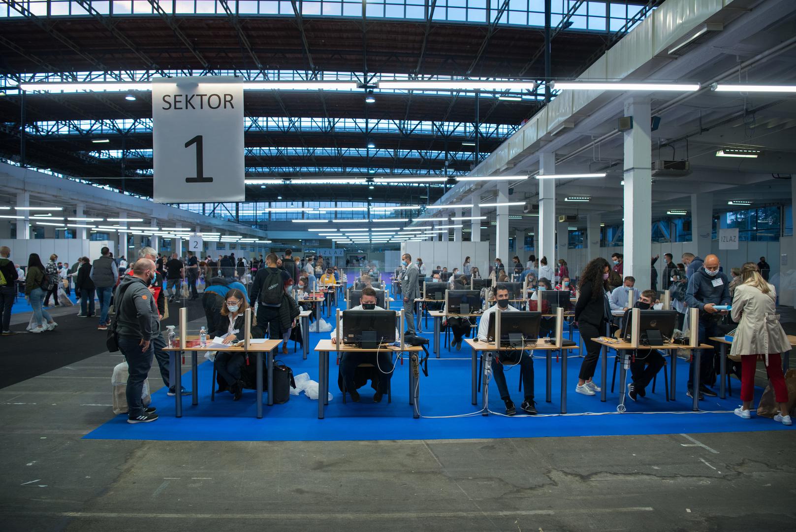 30.05.2021., Zagreb - Clanovi birackog odbora Zagrebackog velesajma prebrojali su glasove nakon zavrsenih lokalnih izbora. Photo: Bruno Fantulin/PIXSELL