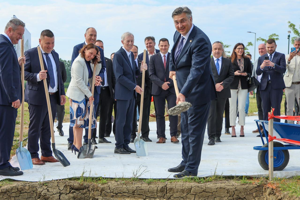 Zagreb: Premijer Plenković na svečanosti otvaranja gradilišta za izgradnju postrojenja Imunološkog zavoda