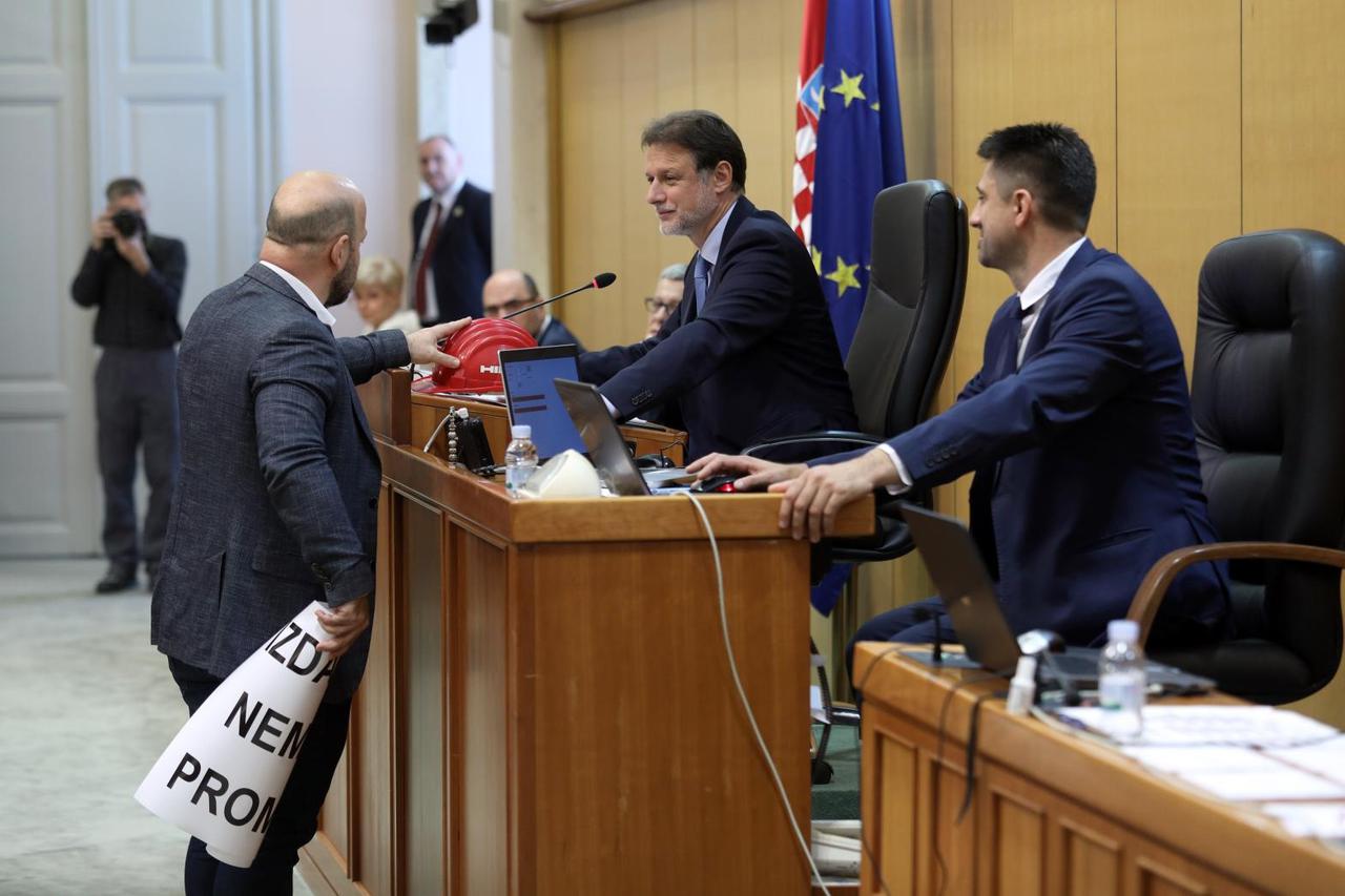 Maras u Saboru Jandrokovića uporno oslovljavao s "gospodine Plenkoviću"