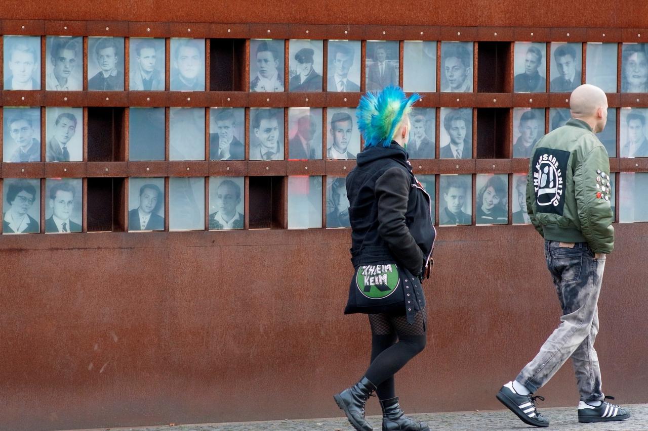 Slike žrtava ubijenih na Berlinskom zidu