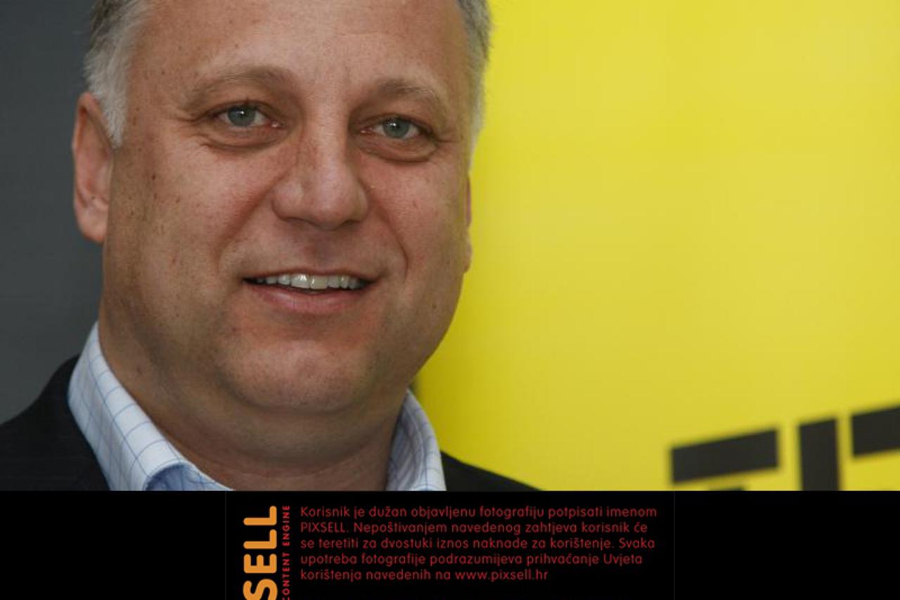 Julian Ogrin, Tele2