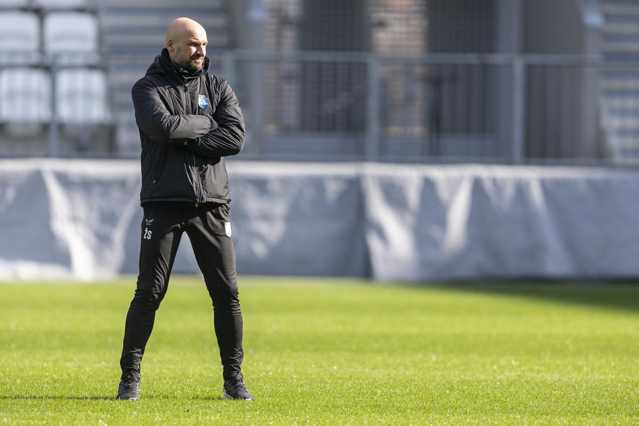 Osijek: Trening nogometaša NK Osijek na glavnom travnjaku Opus Arene