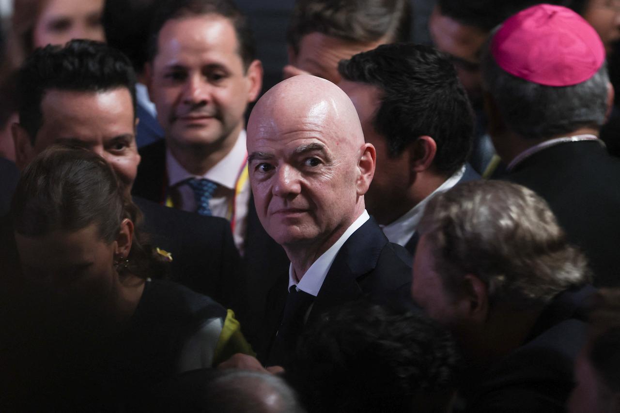 Right-wing De La Espriella is sworn in as Colombia's new president, in Cali