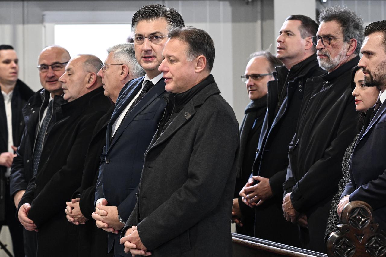 Zagreb: Predsjednik Vlade Andrej Plenković i predsjednik Hrvatskoga sabora Gordan Jandroković na misnom slavlju proslave Božića