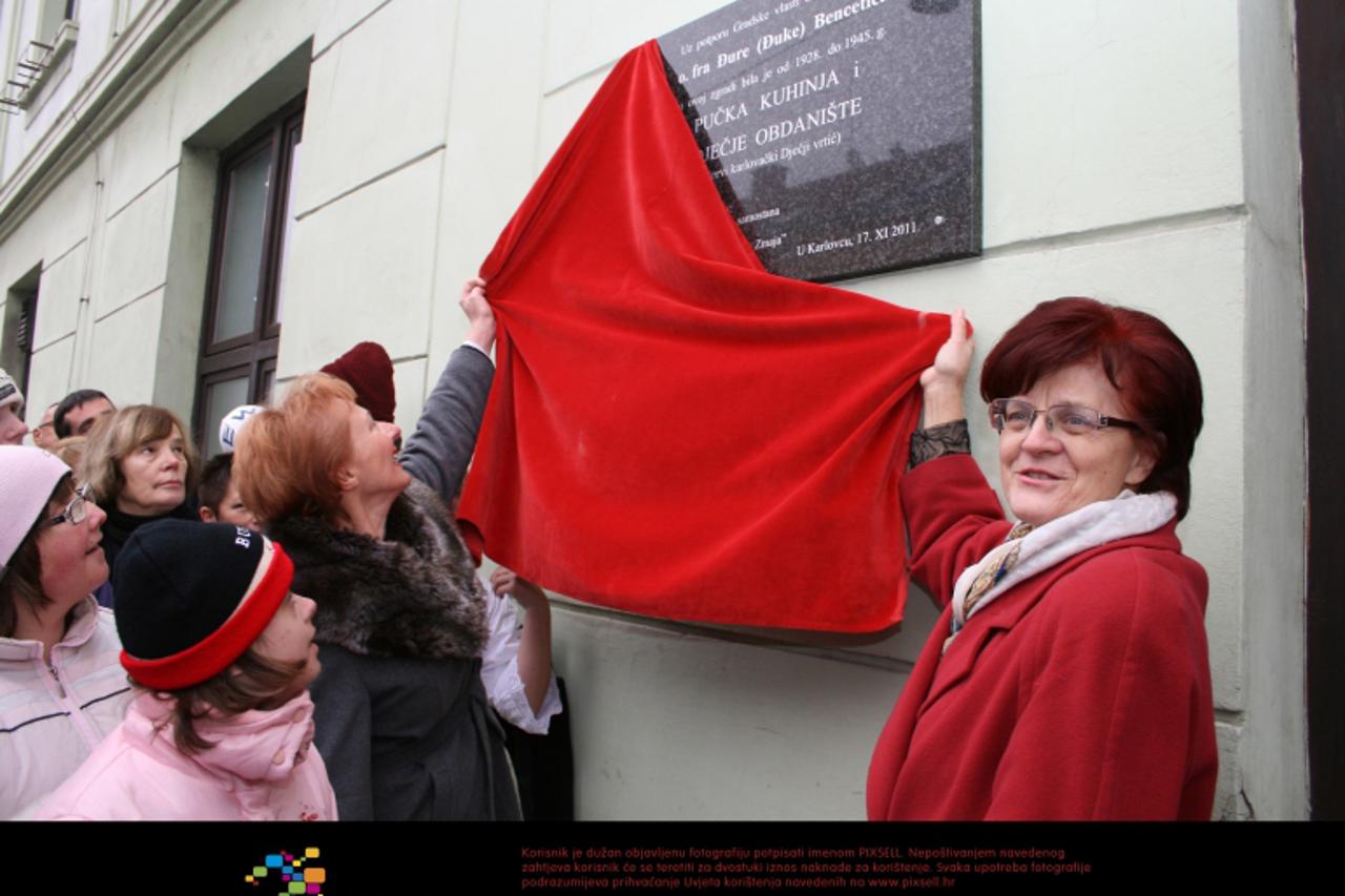 '17.11.2011.,Karlovac -  Otkrivanje spomen ploce  Djuri Benceticu na zgradi Centra za odgoj i obrazovanje djece i mladezi. Photo:Dominik Grguric/PIXSELL'