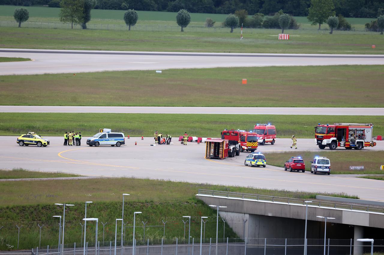 Climate activists paralyze Munich airport
