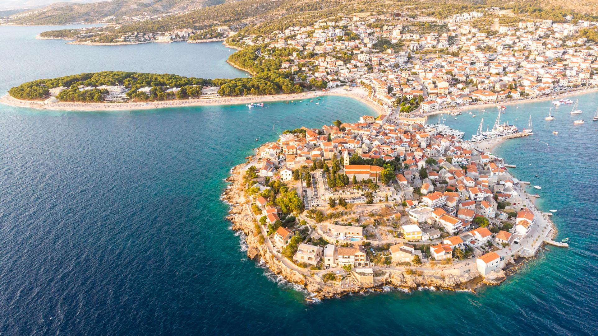 European Best Destinations objavio je godišnji popis najboljih skrivenih dragulja u Europi. Ovogodišnji izbor uključuje 18 mjesta diljem Europe, od Španjolske do Gruzije, i fokusiran je na mjesta daleko od gužve koja će rijetki turisti posjetiti. 