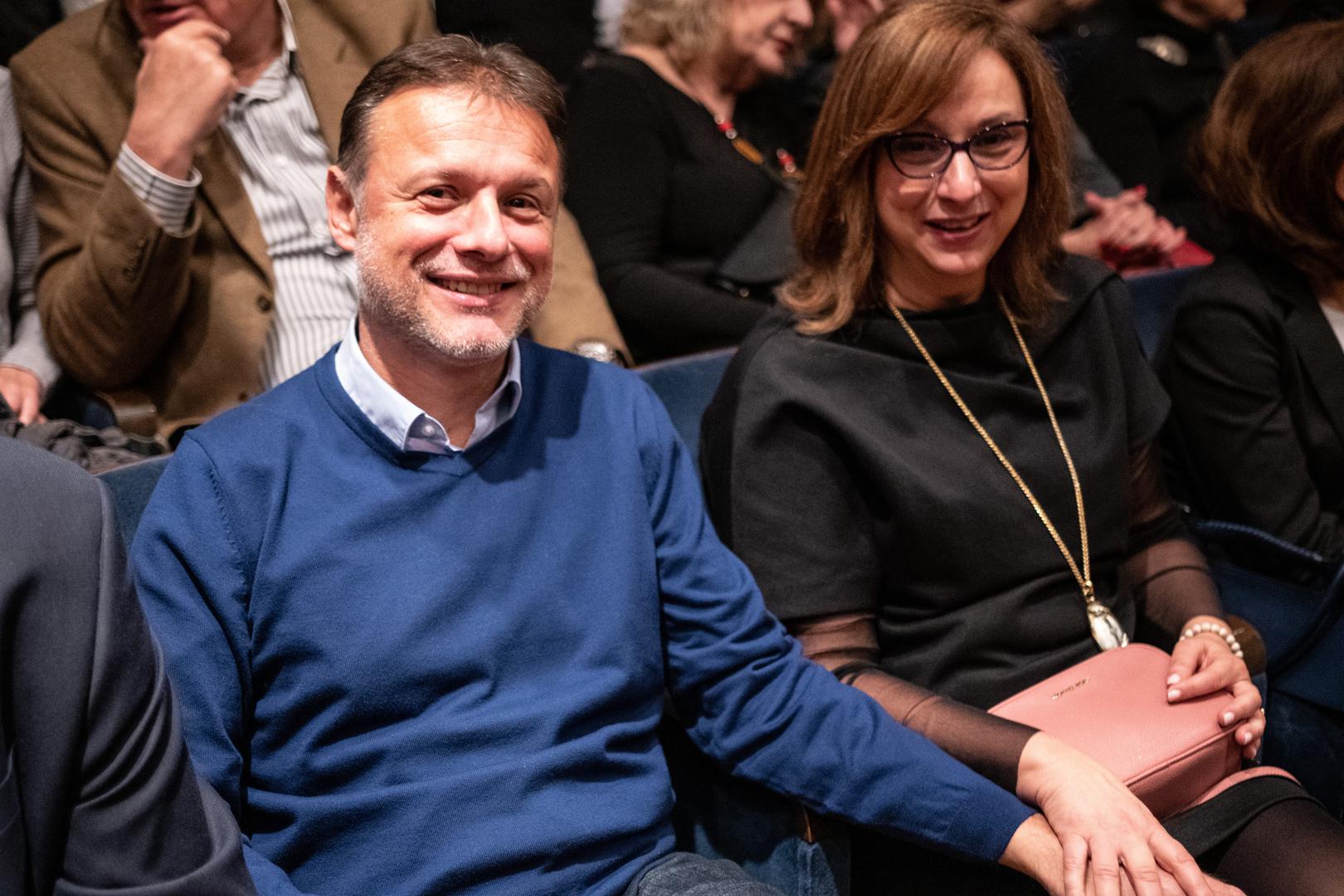 U jednom intervju supruga predsjednika Sabora otkrila je kako su se zaljubili na jednom molu gdje su započeli razgovor i ubrzo shvatili da se sviđaju jedno drugome. 