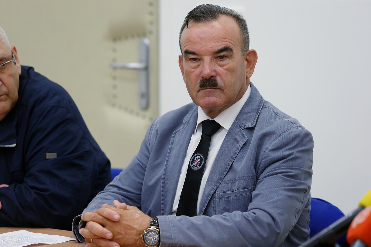 Zagreb: HOS-ovci održali konferenciju vezano uz spomen ploču u Jasenovcu